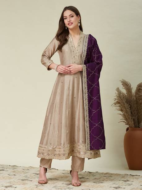 Women Silk Blend Kurta Pant Dupatta Set