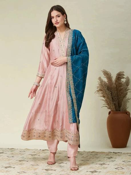 Women Silk Blend Kurta Pant Dupatta Set